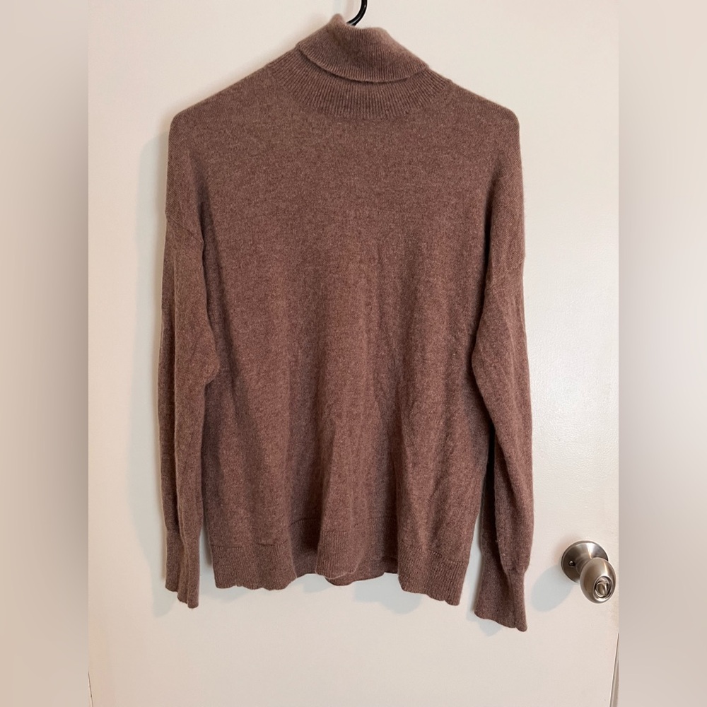 Nordstrom 100% cashmere turtleneck sweater